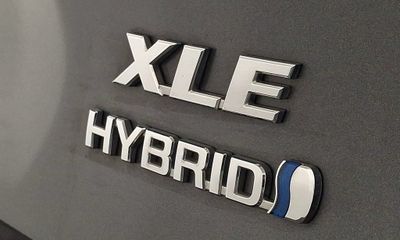 2021 Toyota RAV4 XLE HV