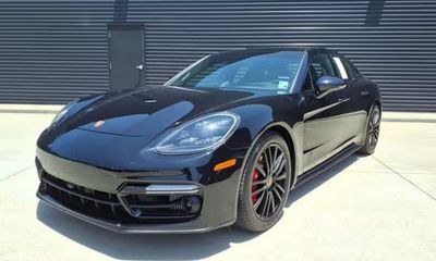 2022 Porsche Panamera GTS