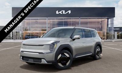 2026 Kia EV9 Light SR