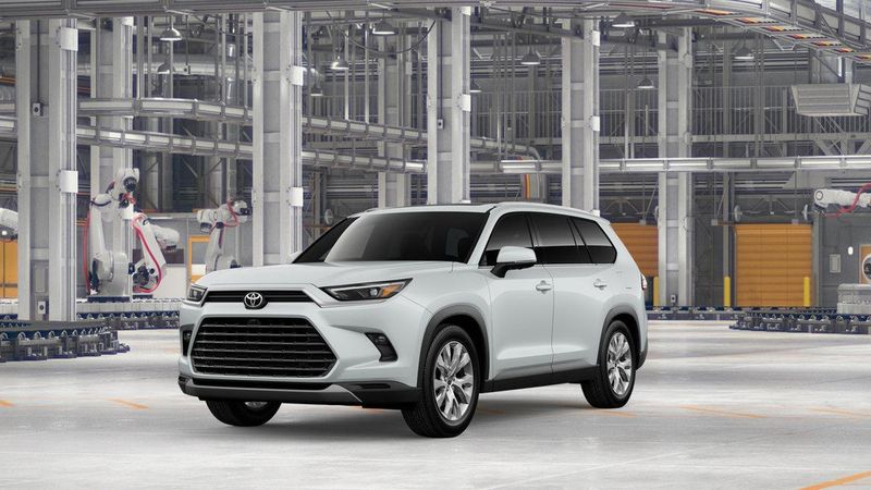 2026 Toyota Grand Highlander Hybrid — a typically priced live listing
