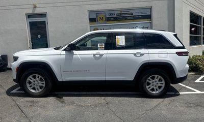 2023 Jeep Grand Cherokee Laredo Altitude