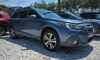 2018 Subaru Outback Limited M R