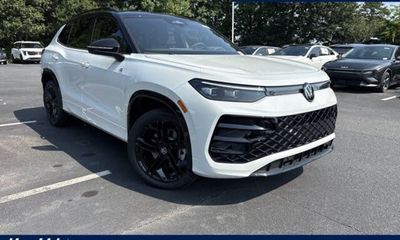2026 Volkswagen Tiguan 4MOTION SE Black