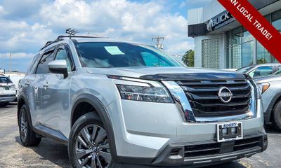 2022 Nissan Pathfinder SV
