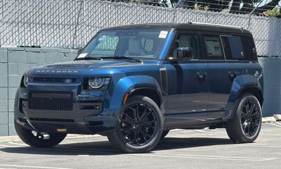 2026 Land Rover Defender Octa Black