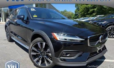 2025 Volvo V60CC Ultra