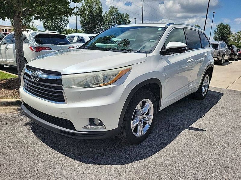 2015 Toyota Highlander — a typically priced live listing