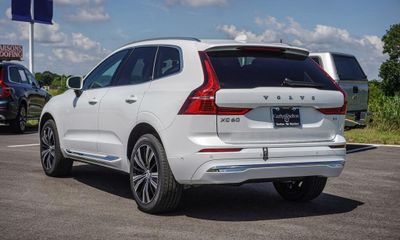 2023 Volvo XC60 Plus Bright