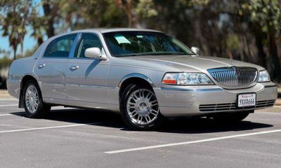 2007 Lincoln Town CAR Signature Limited