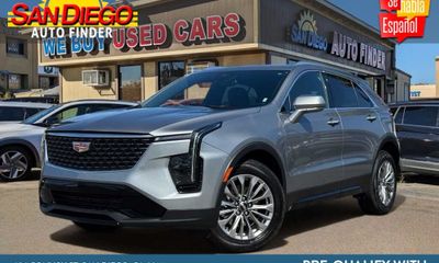 2025 Cadillac XT4 Premium Luxury