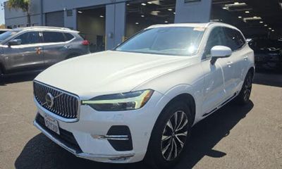 2023 Volvo XC60 Plus Bright
