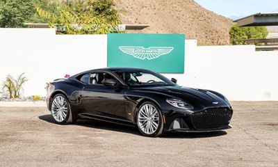 2022 Aston Martin DBS Superleggera Coupe