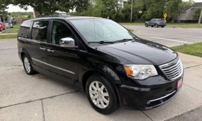 2012 Chrysler Town AND Country Touring L
