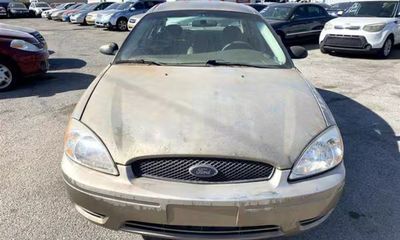 2005 Ford Taurus SE