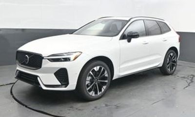 2026 Volvo XC60 Plus Dark