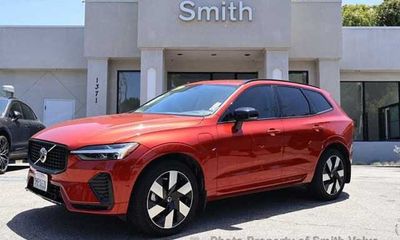 2024 Volvo XC60 Plus Dark