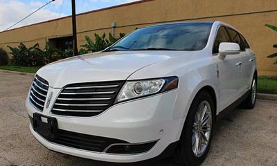 2018 Lincoln MKT Base