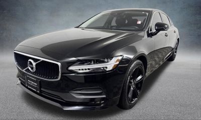 2018 Volvo S90 Momentum