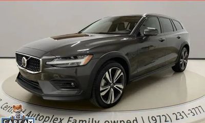 2025 Volvo V60CC Plus