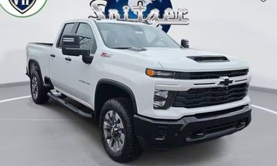 2026 Chevrolet Silverado HD Custom