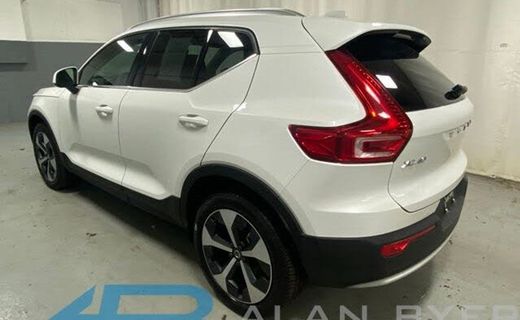 2025 Volvo XC40 Plus Bright