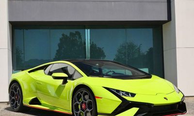 2023 Lamborghini Huracan Tecnica