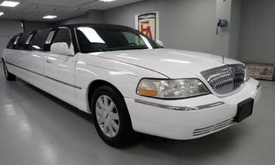 2004 Lincoln Town CAR Executive Signature