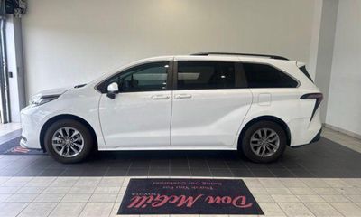 2024 Toyota Sienna LE