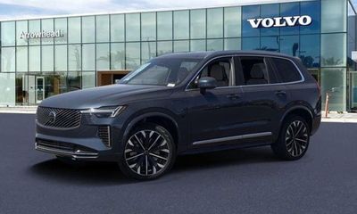 2026 Volvo XC90 Plus Bright