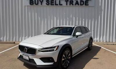 2023 Volvo V60CC Ultimate