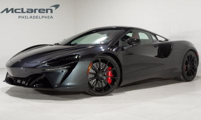 2025 McLaren Artura