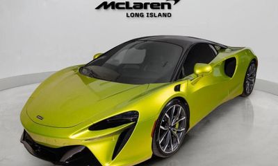 2023 McLaren Artura Base
