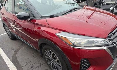 2021 Nissan Kicks SR