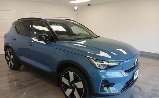 2023 Volvo XC40 Ultimate Dark
