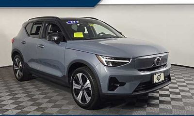 2023 Volvo XC40 Plus Dark