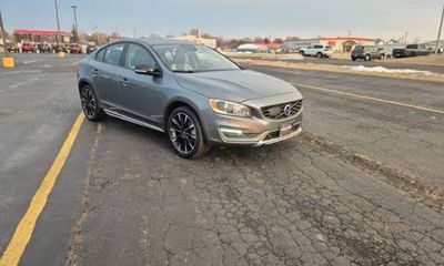 2016 Volvo S60 Cross Country Platinum