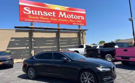 2018 Volvo S90 Momentum