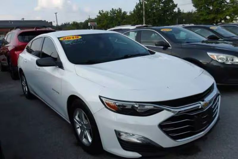 2019 Chevrolet Malibu — a typically priced live listing