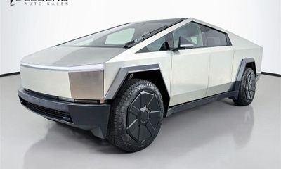 2025 Tesla Cybertruck Long Range