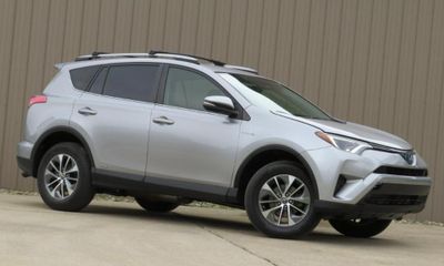 2018 Toyota RAV4 LE Plus XLE