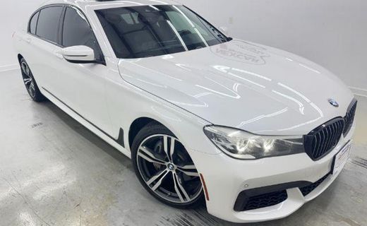 2019 BMW 740i
