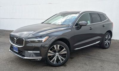 2023 Volvo XC60 Plus Bright