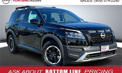 2025 Nissan Pathfinder SV