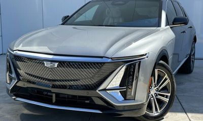 2024 Cadillac Lyriq LUX 2