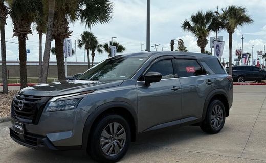 2025 Nissan Pathfinder S
