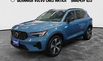 2024 Volvo XC40 Core Bright Dark