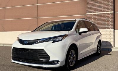 2021 Toyota Sienna XLE Plus Package