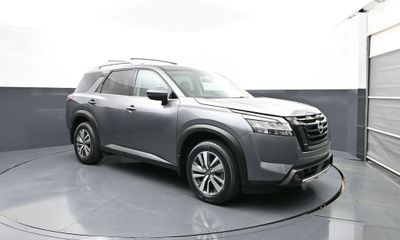 2023 Nissan Pathfinder SL