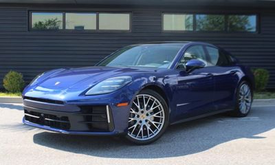2025 Porsche Panamera 4