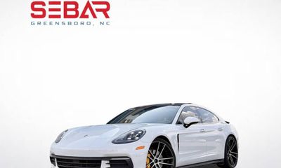 2018 Porsche Panamera Base 4
